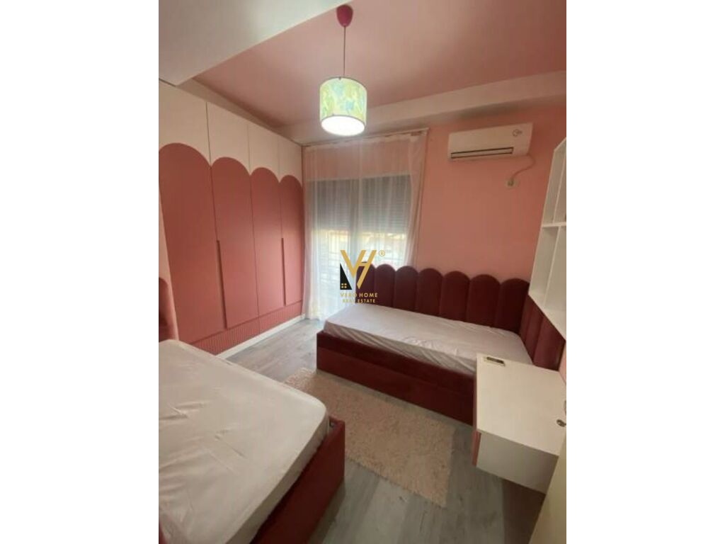 Jepet Apartament 2+1+ballkon me qera te Pazari i Ri 85 m2