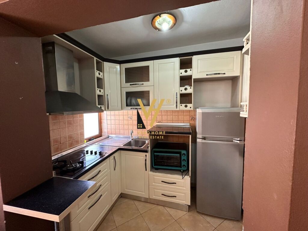 Jepet Apartament 2+1+ballkon me qera pran Pasticeris Titos , Brryli 80 m2 3
