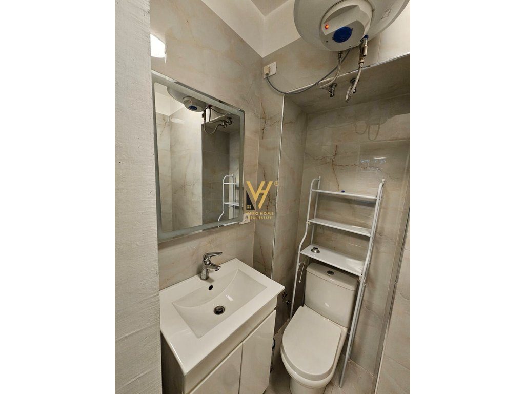 JEPET ZYRE 30 M2 ME QIRA TE BLV.GJERGJ FISHTA 35.000 LEKE 4