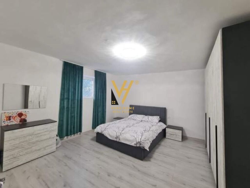 Jepet Apartament 2+1+ballkon me qera te Blloku 120 m2 2