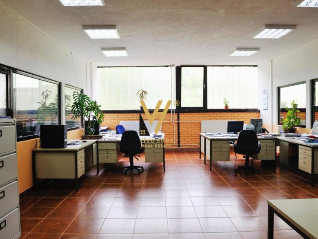 Jepet ambjent biznesi me qera te 21 Dhjetori 120 m2