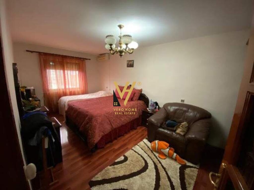Jepet Apartament 2+1 me qera te Rruga Fortuzi 90 m2 2