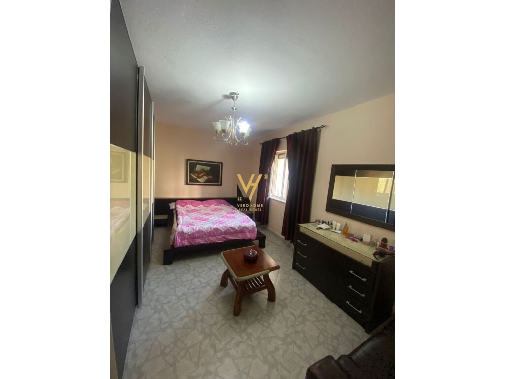 Shitet Apartament 2+1+ballkon te Rruga 5 Maji 82 m2 2