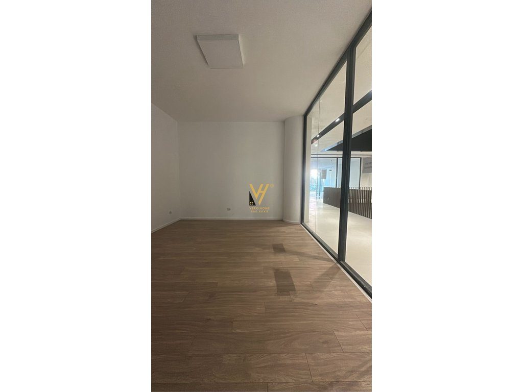 JEPET ZYRE 38 M2 ME QERA TE MINE PEZA 800 EURO 1