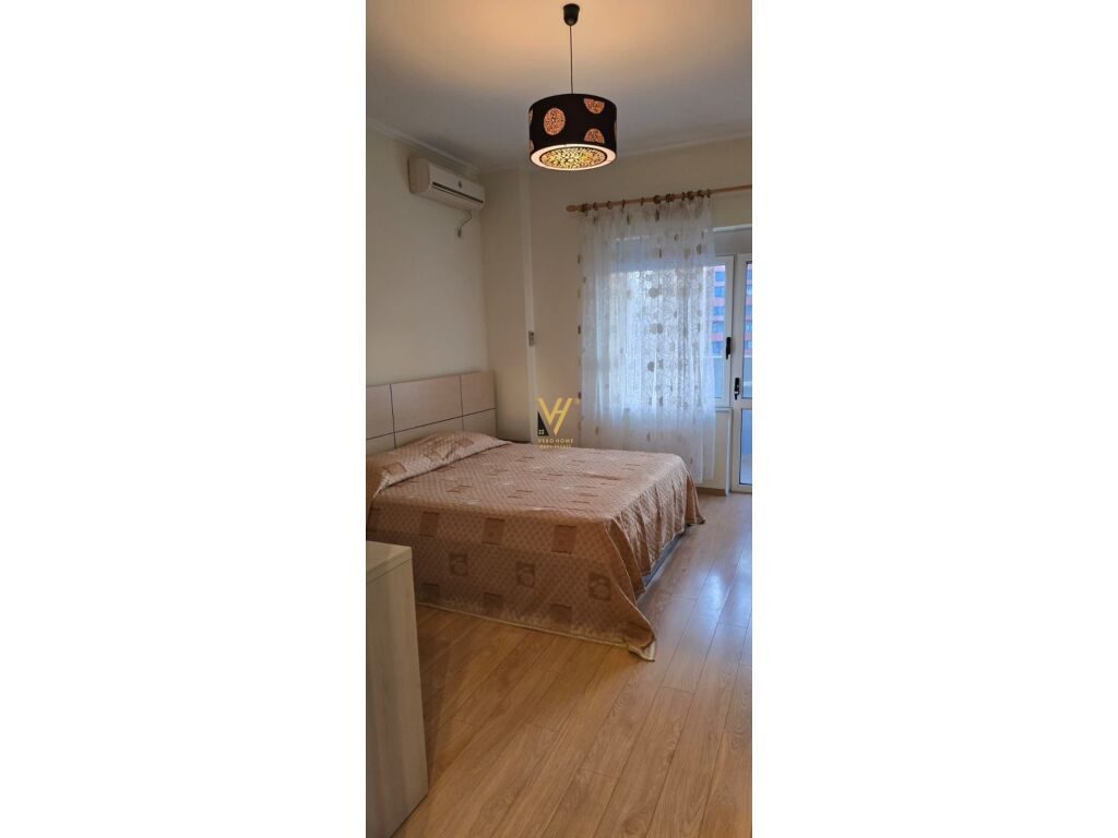 Jepet Apartament 2+1+2+ballkon me qera te Pazari i Ri 100 m2 3