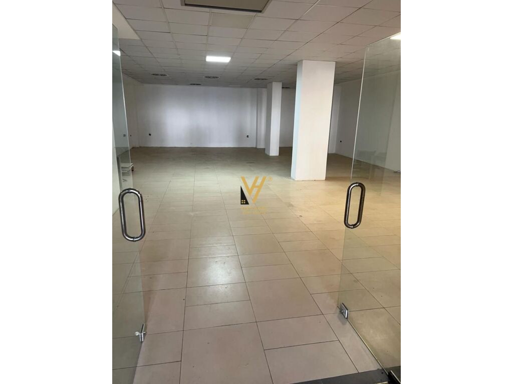 Jepet dyqan me qera te Liqeni 316 m2 4