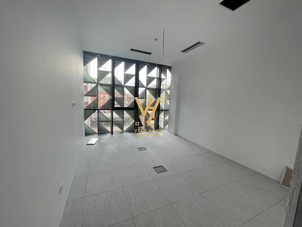 Jepet zyre me qera te Blloku , Rainbow Center 306 m2
