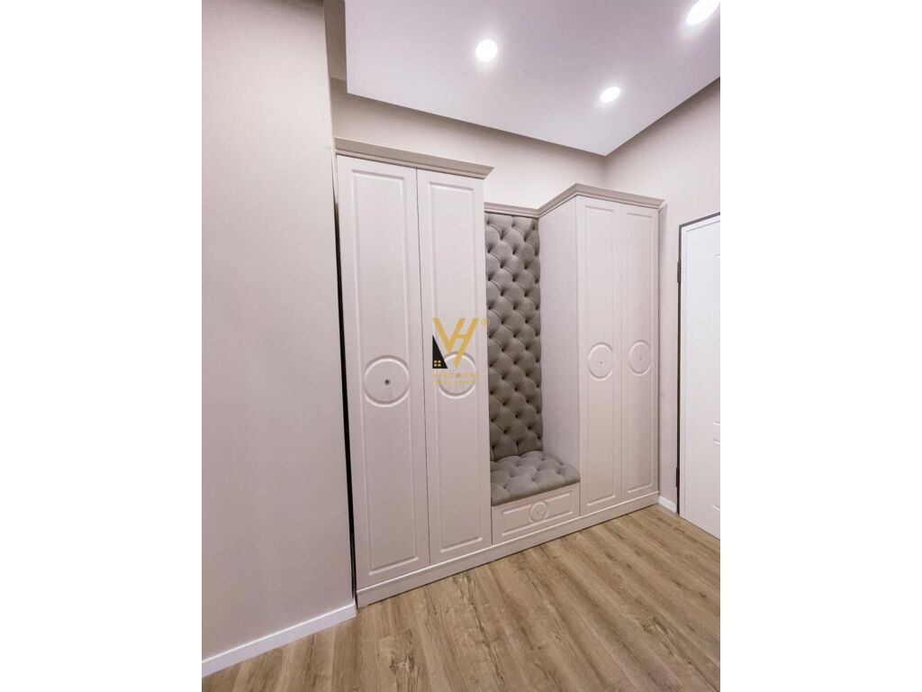 Jepet Apartament 2+1+ballkon me qera te Pazari i Ri 130 m2 3