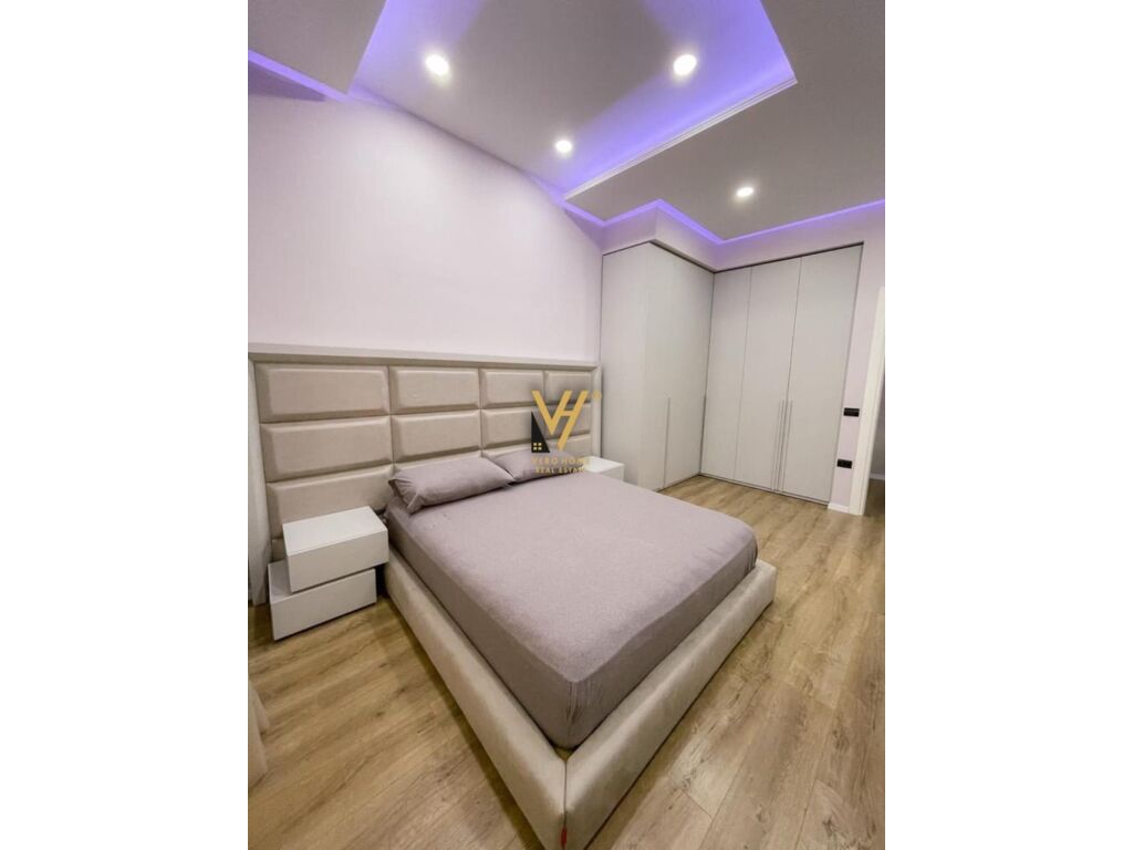 Jepet apartament 2+1 me qera te Pazari i Ri 130 m2 4