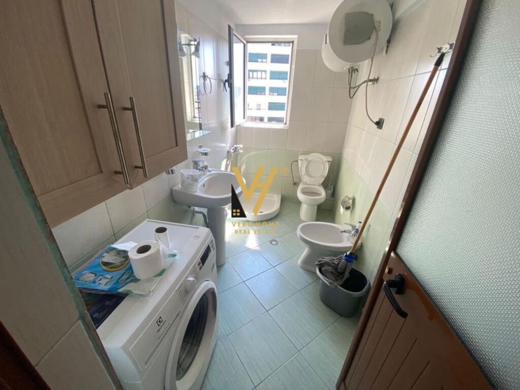 Jepet Apartament 3+1+ballkon me qera te Sheshi Avni Rustemi 100 m2 3