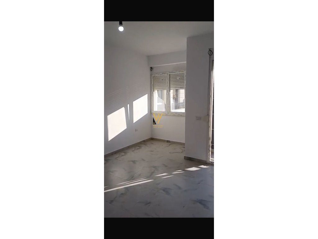 JEPET ZYRE 95 M2 ME QIRA TE NDRE MJEDA 60.000 LEKE