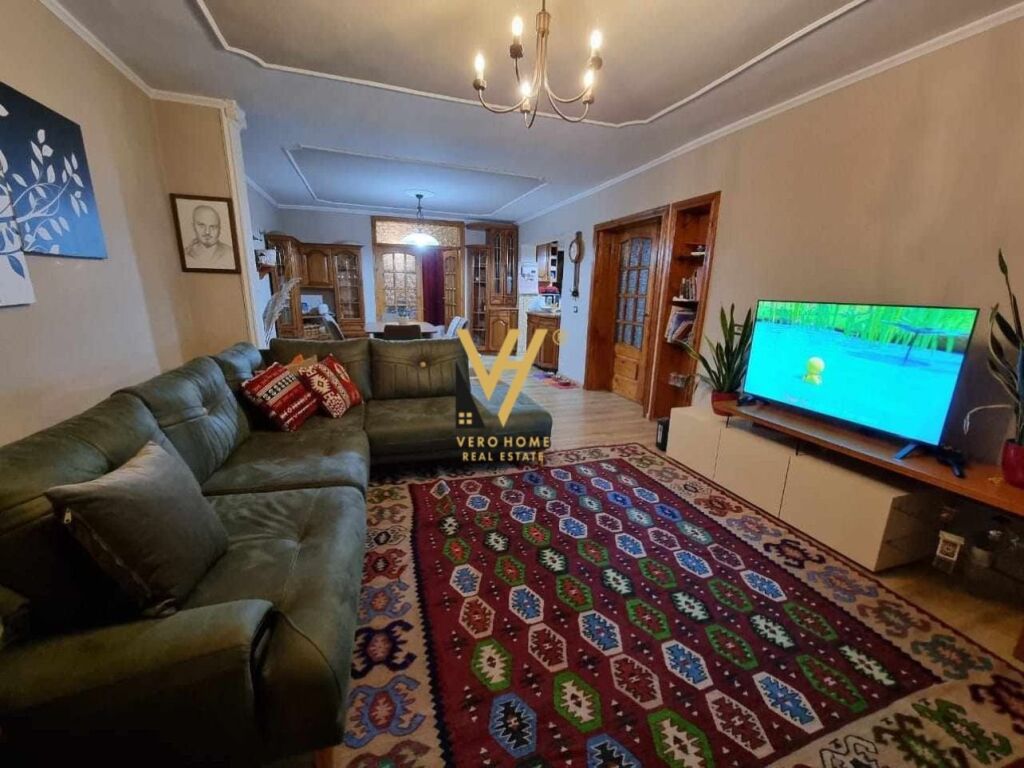 Shitet apartament 2+1+ballkon te Rruga Sitki Cico, Brryli 108 m2