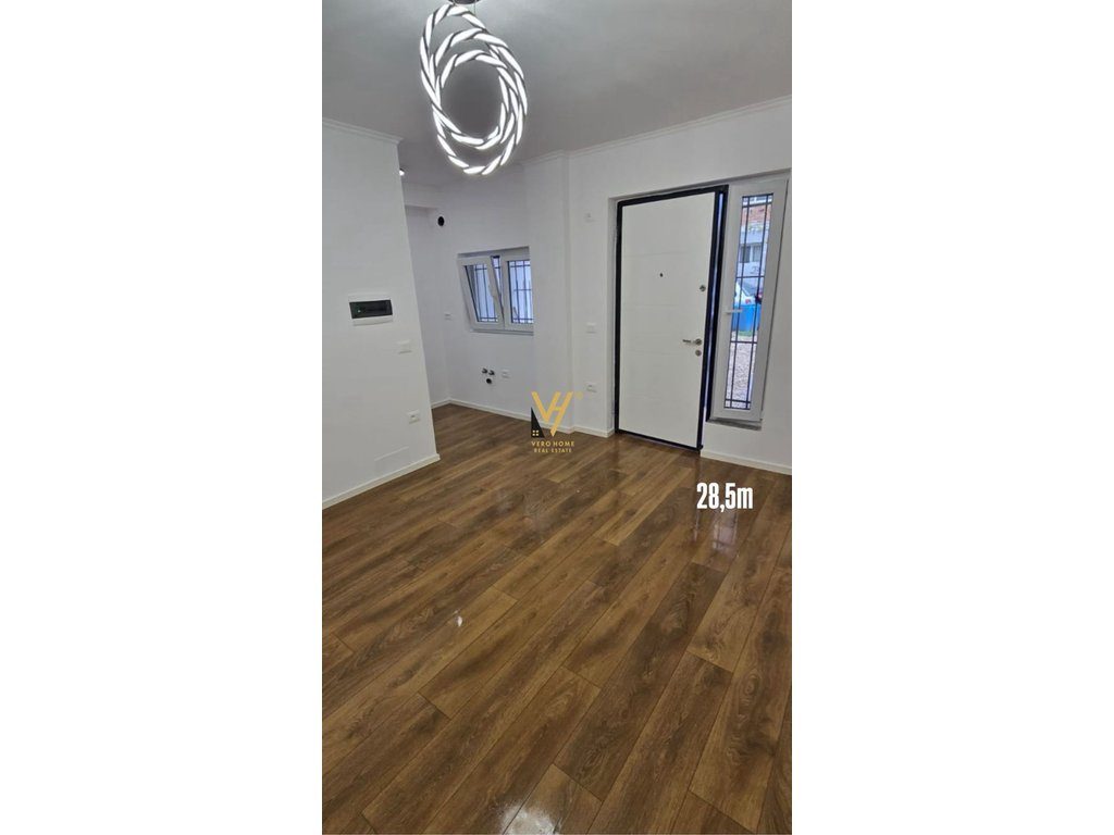 SHITET GARSONIERE 28.5 M2 TE STADIUMI DINAMO 80.000 EURO
