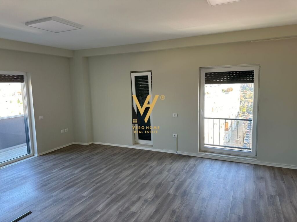 Jepet zyre me qera te Kompleksi Panorama 110 m2 3