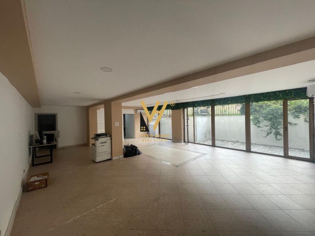 JEPET AMBIENT BIZNESI 160M2 ME QERA TE PAZARI RI 2.000 EURO