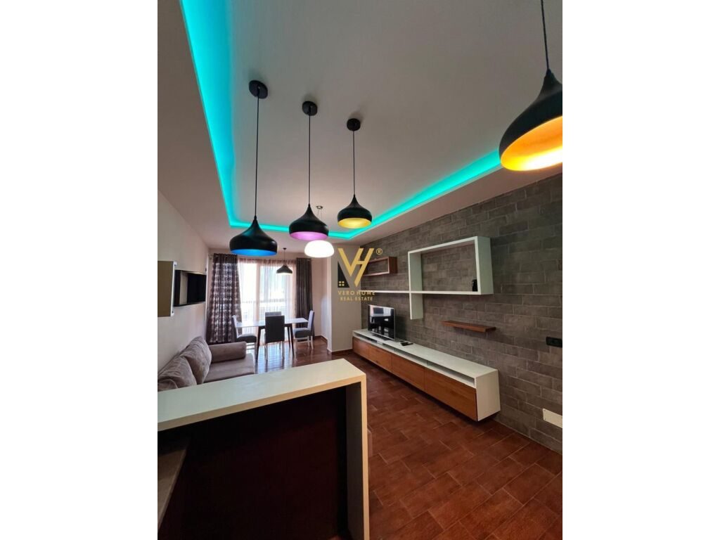 Shitet Apartament 1+1+ballkon te Spitali American 3 , Yzberisht 85 m2
