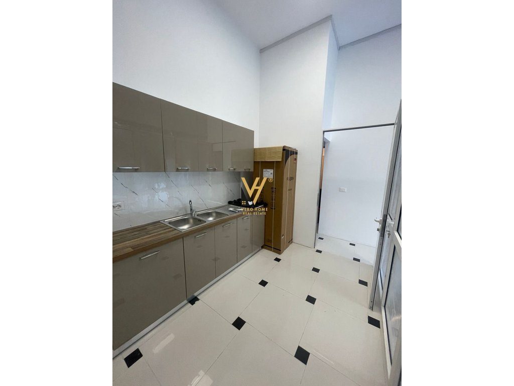 JEPET AMBIENT 100M2 ME QERA NE YZBERISHT 850 EURO 4