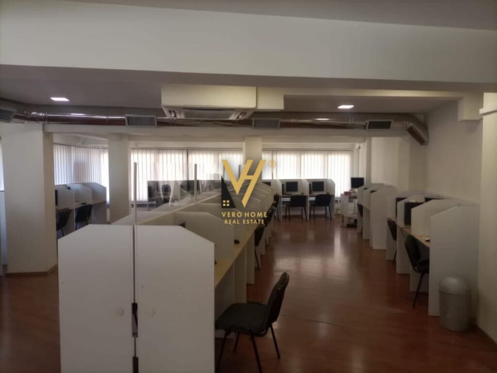 Jepet zyre me qera te Qender 220 m2 2