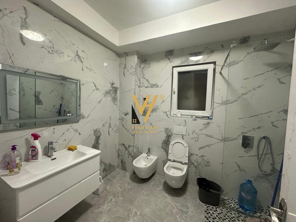 JEPET ZYRE 106 M2 ME QIRA TE TREGU CAM 700 EURO 4