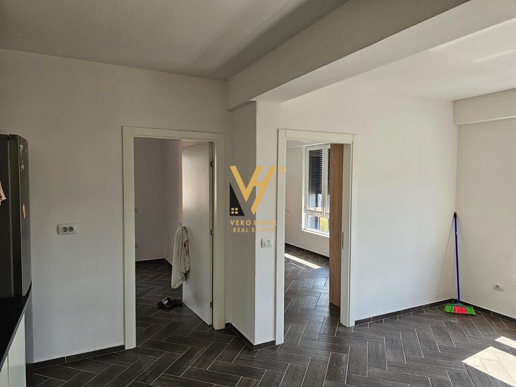 JEPET ZYRE 108 M2 ME QERA TEK MYSLYM SHYRI 1.000 EURO 3