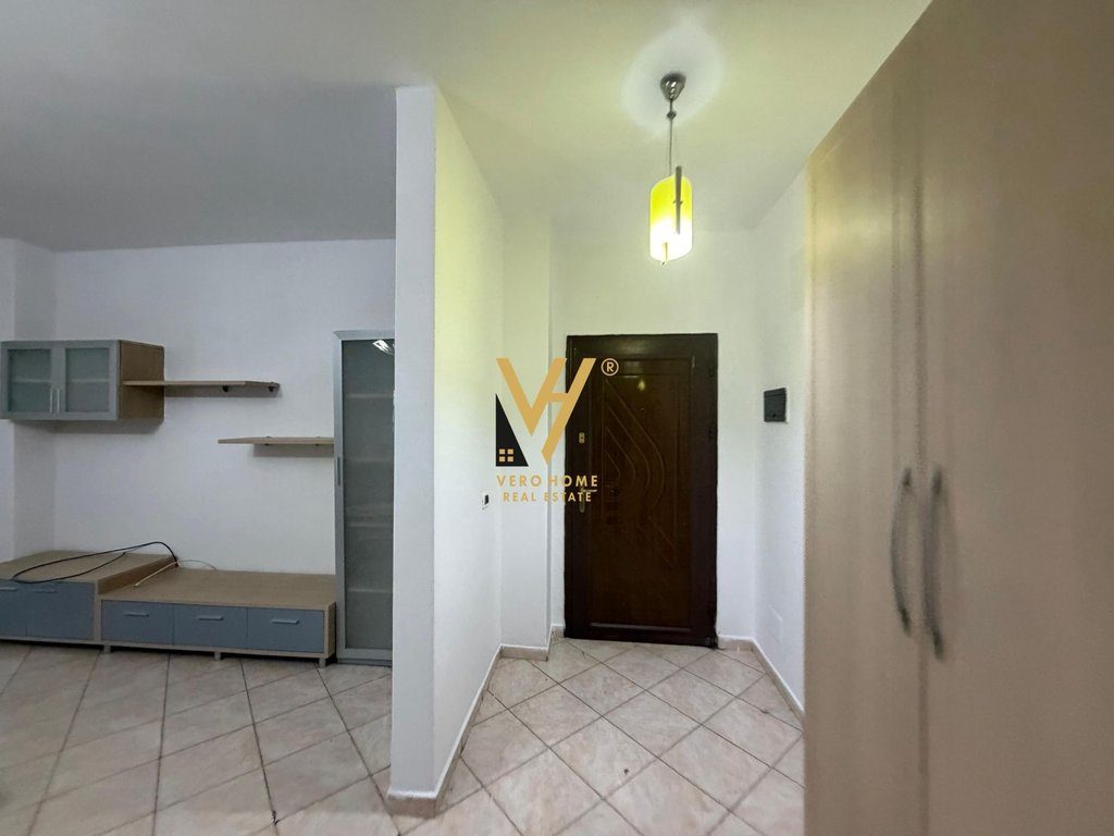JEPET ZYRE 130 M2 ME QERA TE GARDA 90.000 LEKE 2