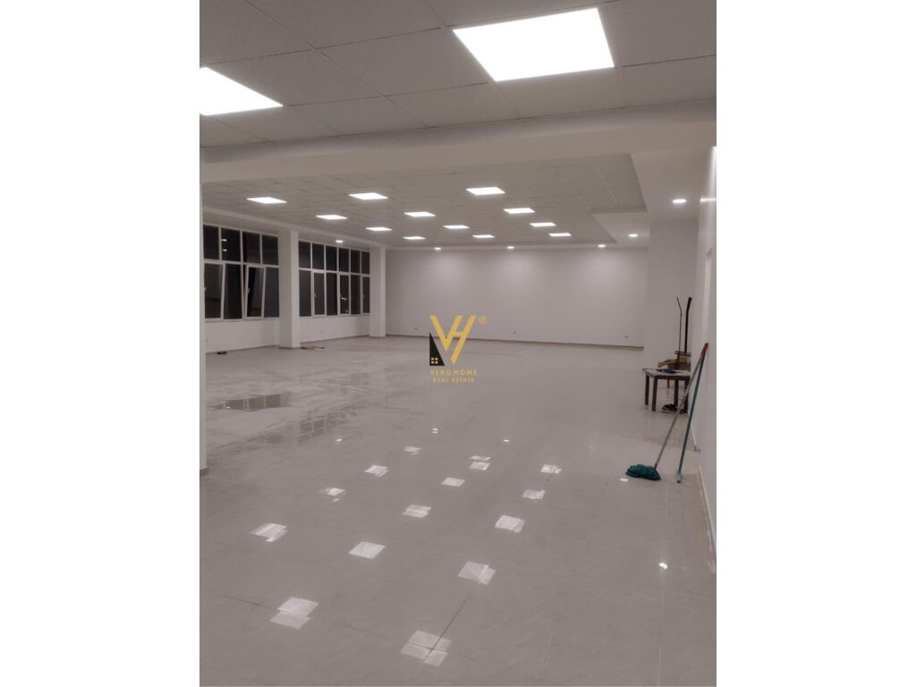 Jepet ambjent biznesi me qera te Qyteti i Studentit 260 m2 2