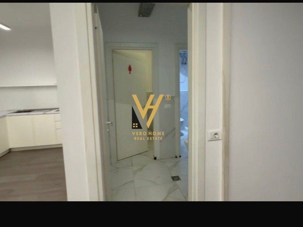 JEPET ZYRE 180 M2 ME QIRA TE KOMUNA E PARISIT 3.000 EURO 3