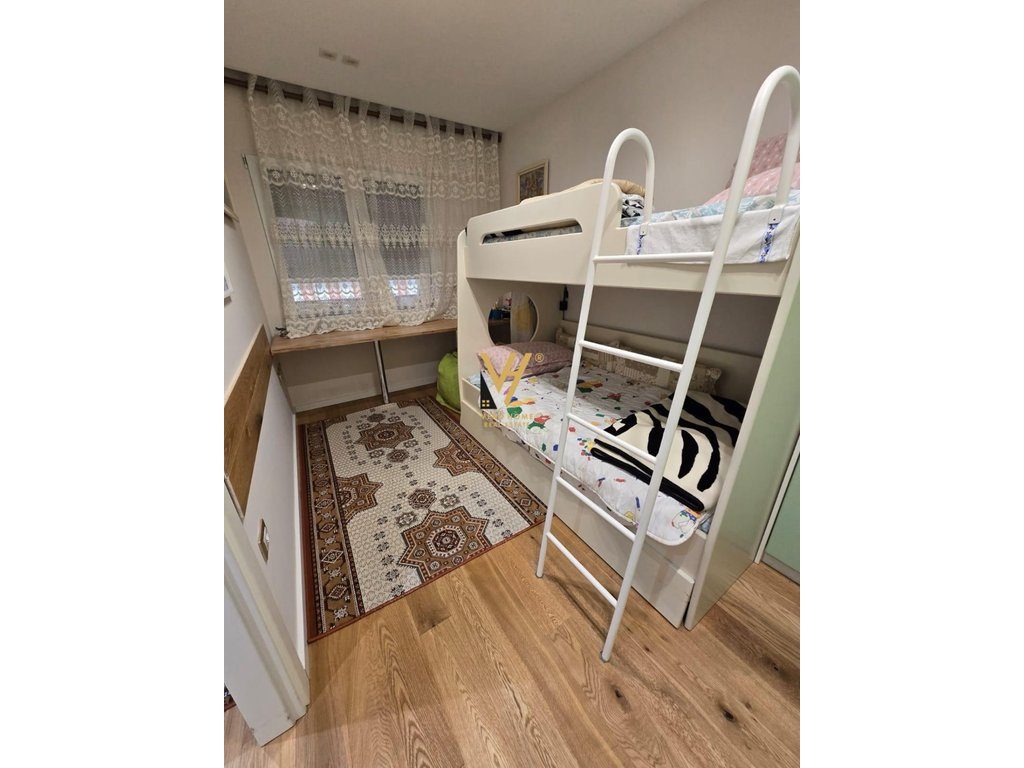 JEPET APARTAMENT 3+1 ME QIRA TE PAZARI I RI 80.000 LEKE 4