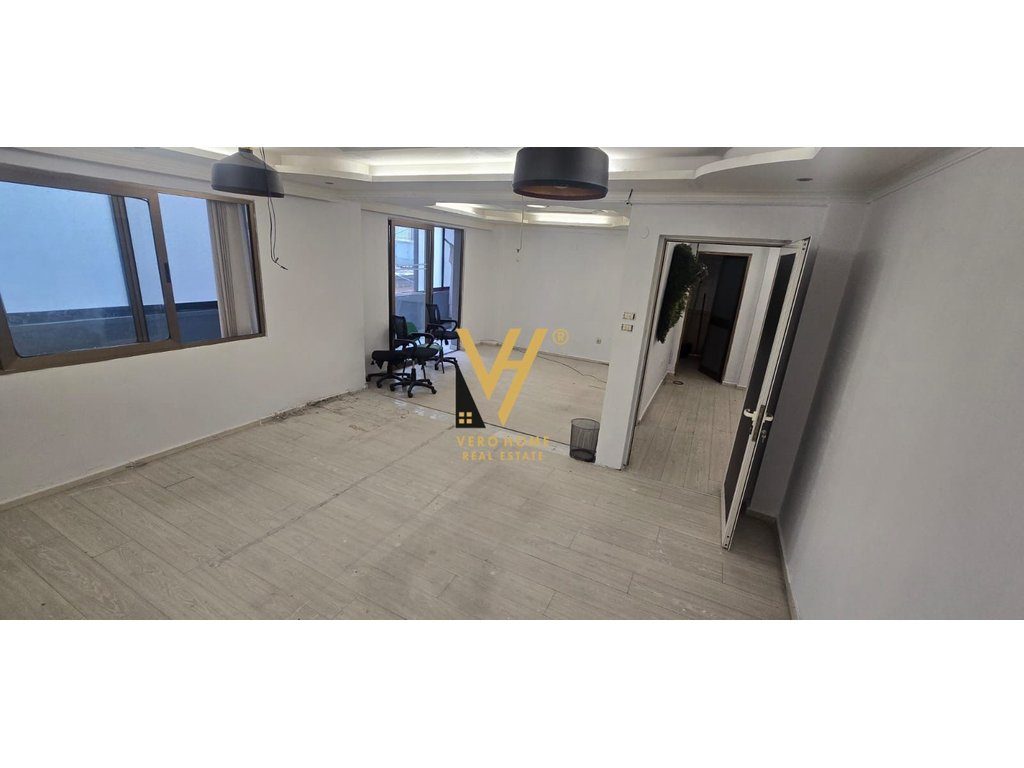 JEPET ZYRE 120 M2 ME QERA TE SHESHI WILLSON 850 EURO 4