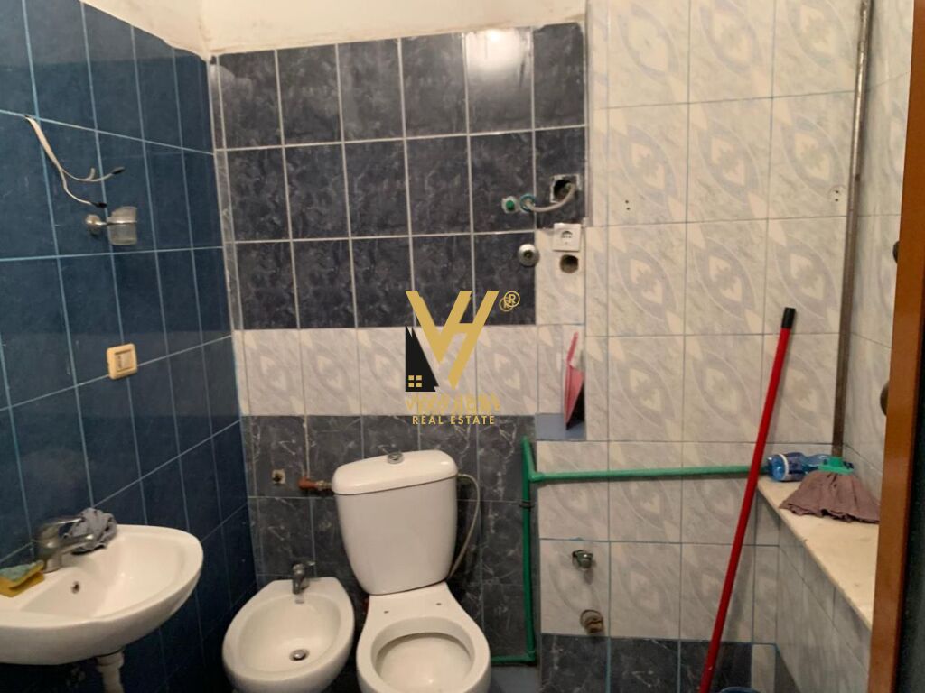 JEPET ZYRE 150 M2 ME QERA TE RRUGA PANORAMA 1.500 EURO 3