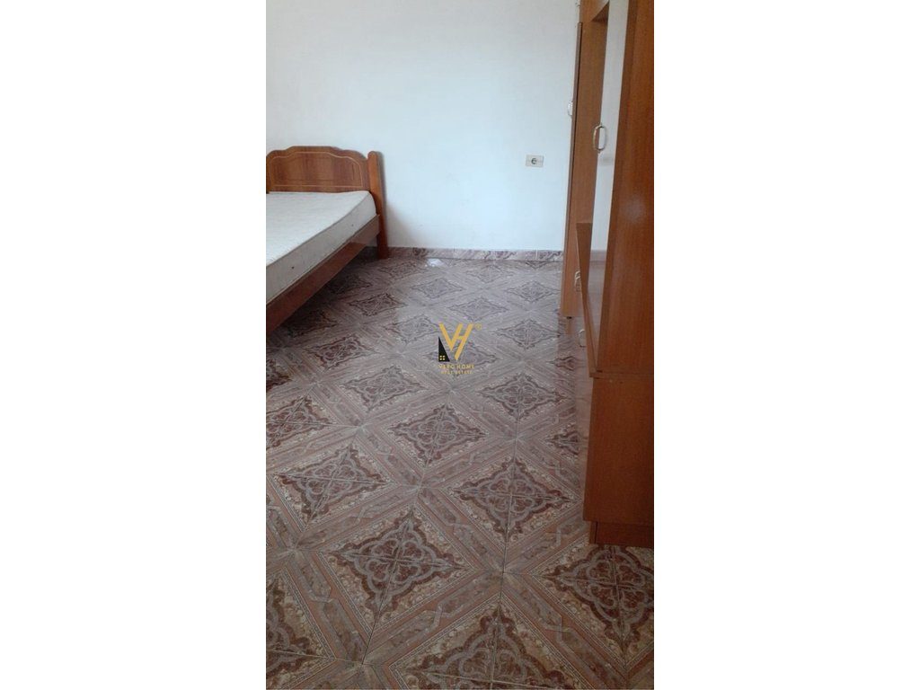 JEPET APARTAMENT 3+1 ME QERA TE RR.4 DESHMORET 70.000 LEKE 2