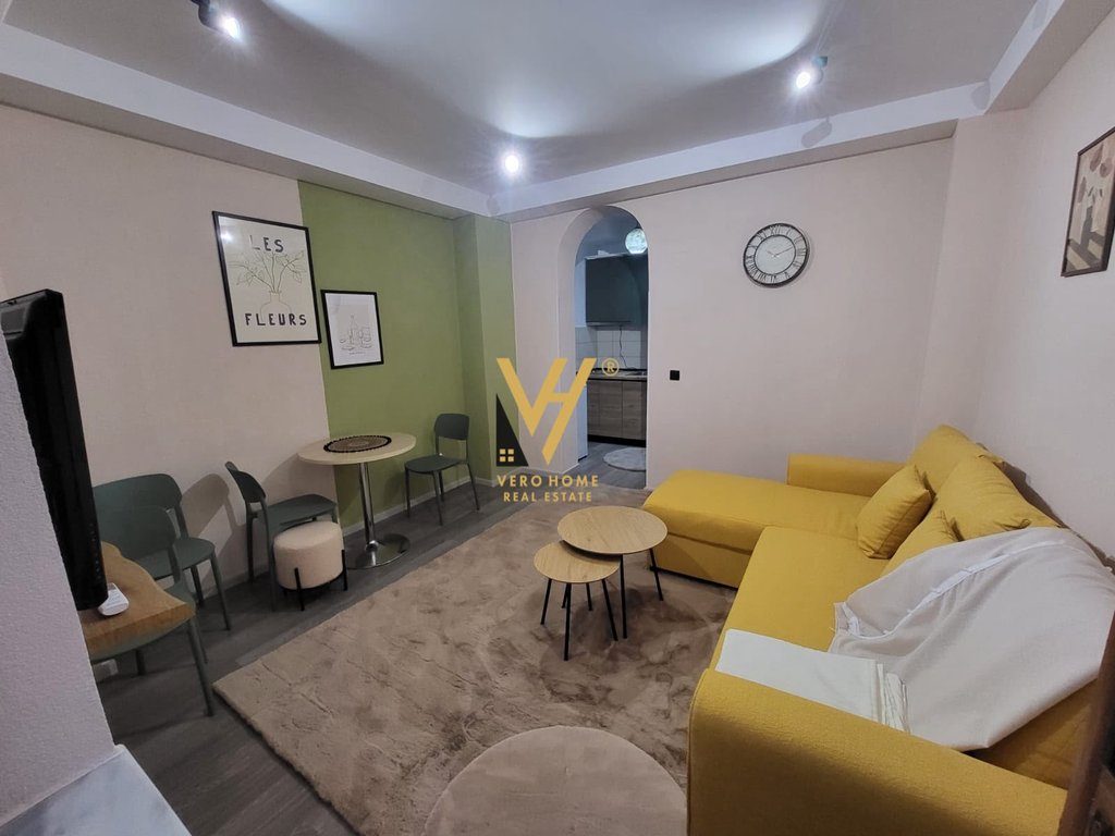 JEPET APARTAMENT 1+1 ME QERA TE RRUGA FORTUZI 49.000 LEKE