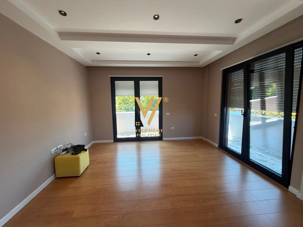 JEPET VILE DY KATESHE ME QERA TE KODRA E PRIFTIT 4.000 EURO 4
