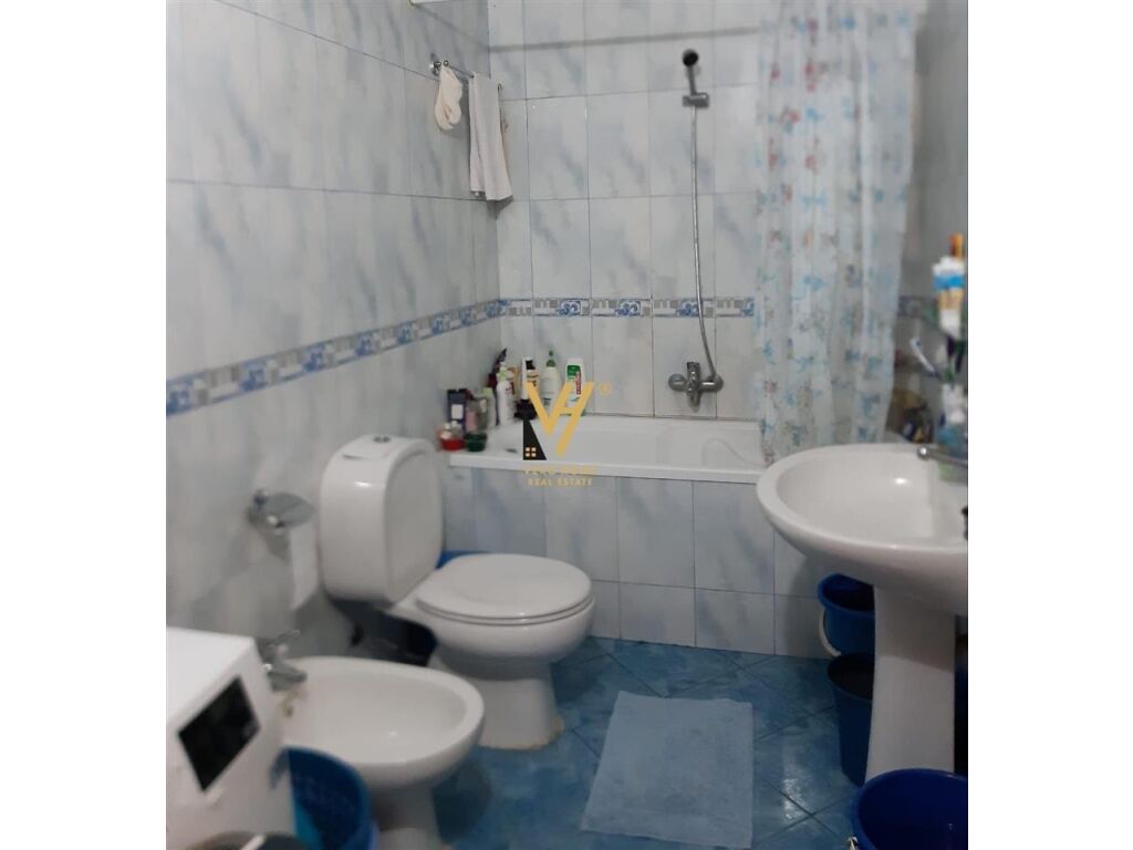 Jepet Apartament 2+1+2+ballkon me qera te Rruga Perlat Rexhepi 100 m2 3