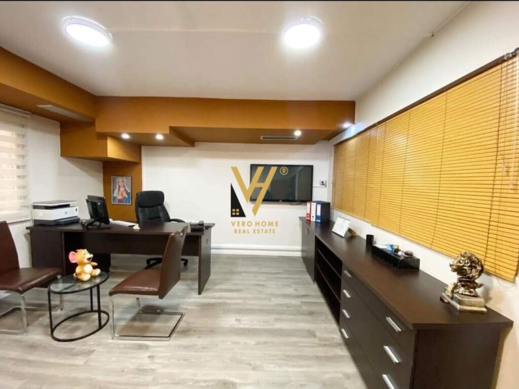 Jepet zyre me qera te Blloku 200 m2 4