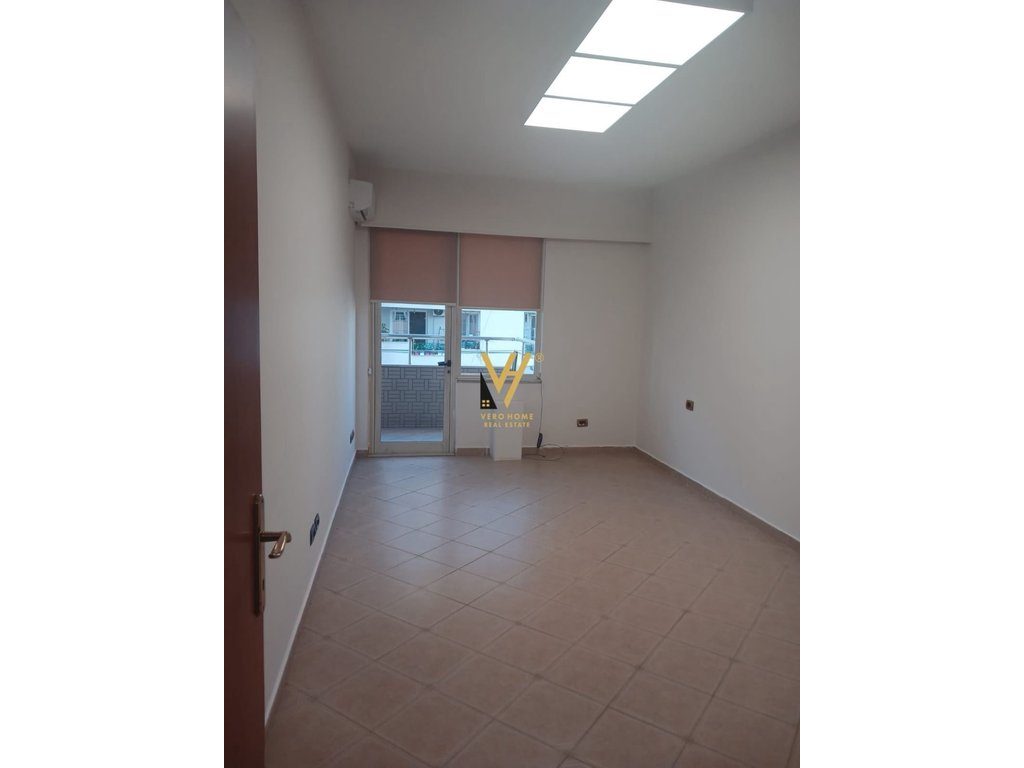 JEPET ZYRE 70 M2 ME QERA NE MYSLYM SHYR 60.000 LEKE
