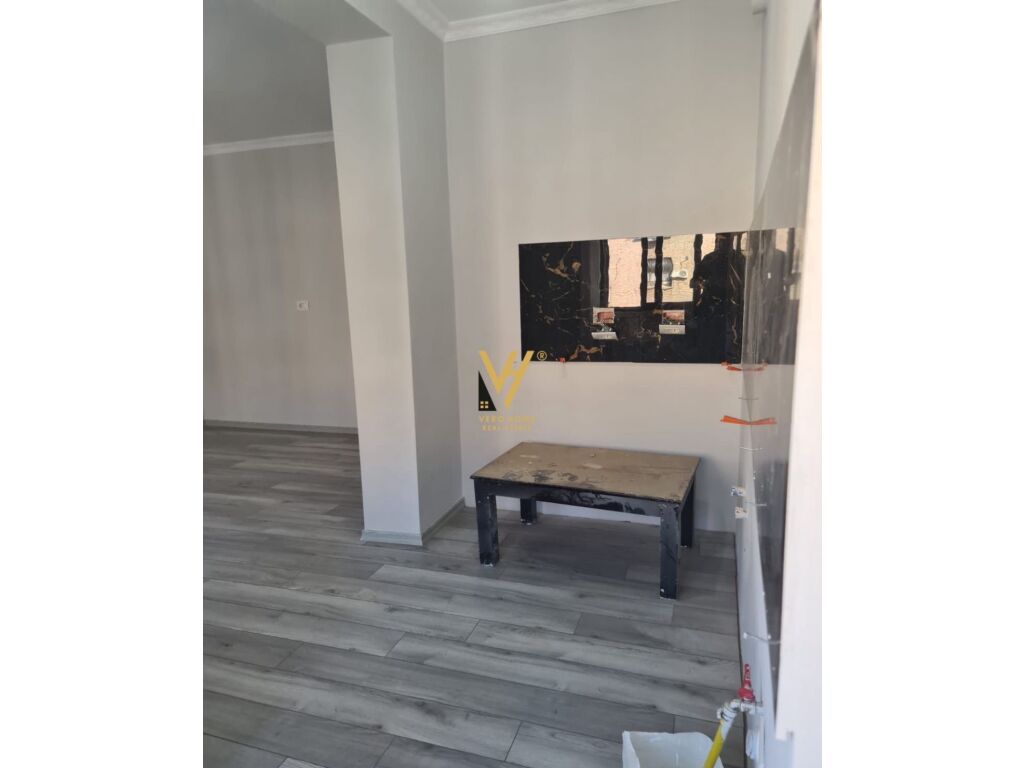 Shitet Apartament 1+1+ballkon te 21 Dhjetori 53 m2 3