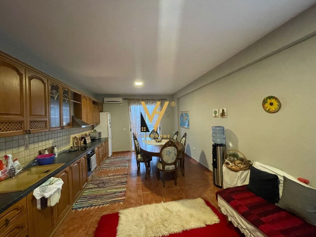 Shitet Apartament Duplex 3+1+2 te Komuna e Parisit 230 m2 2