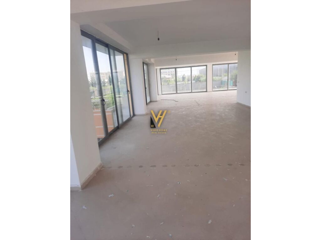 Jepet zyre me qera te Casa Italia 200m2 4