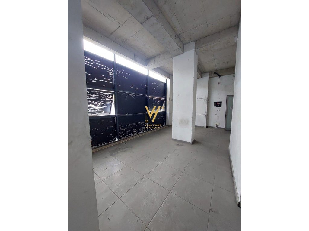 JEPET ZYRE 105 M2 ME QERA TE KOMUNA E PARISIT 1.000 EURO 2