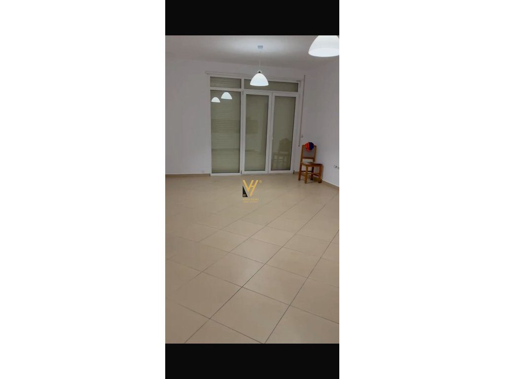 JEPET APARTAMENT 2+1 ME QIRA TE ISH FUSHA E AVIACIONIT 50.000 LEKE