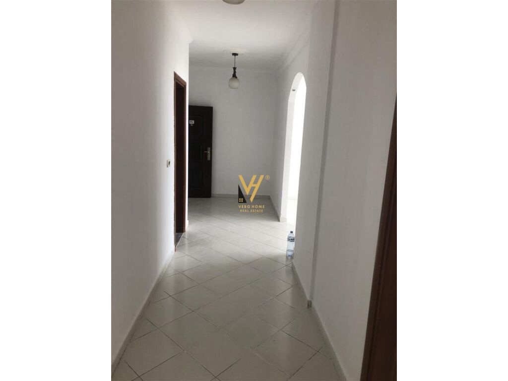 Shitet Apartament 2+1+2+ballkon te Unaza e Re 108 m2