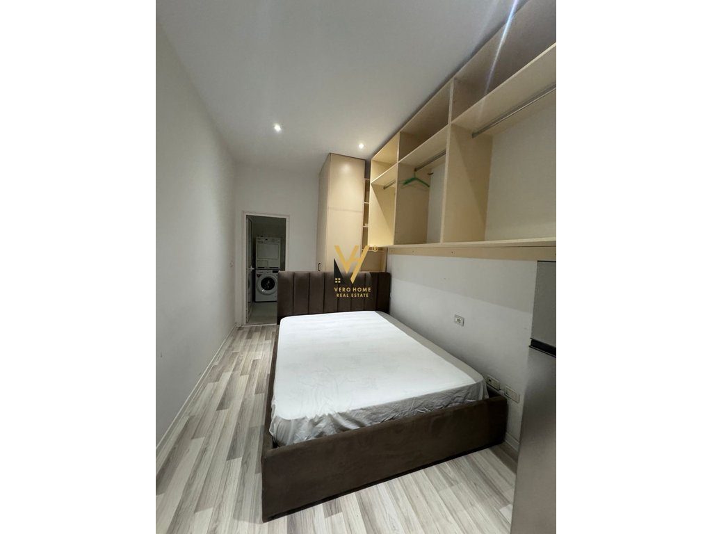 JEPET GARSONIERE 48 M2 ME QERA TE RR.BARRIKADAVE 42.000 LEKE