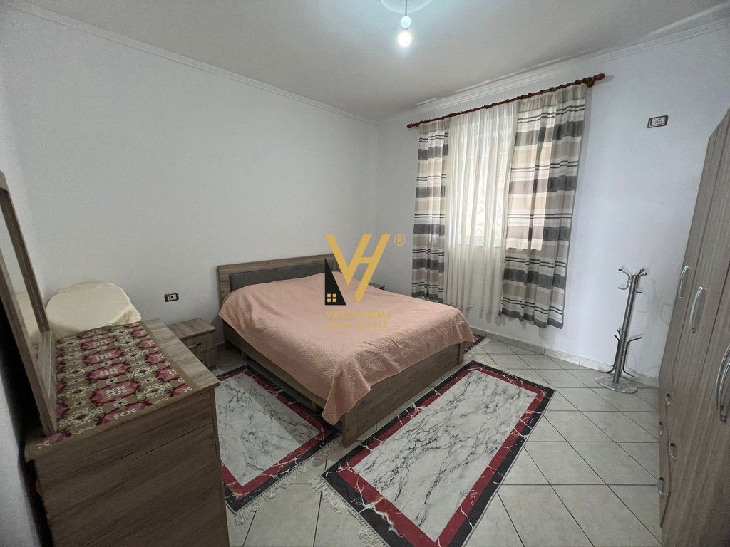 JEPET HYRJE 2+1+BLK ME QERA NE SHKOZE 40.000 LEKE 3