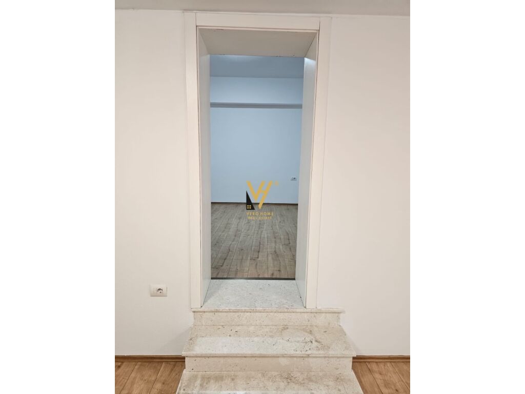 Jepet ambjent biznesi me qera te 21 Dhjetori 85 m2 3