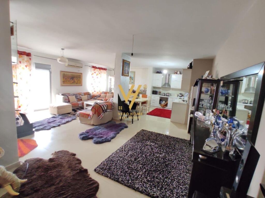 Shitet Apartament 3+1+2+ballkon ne Fresk 162 m2