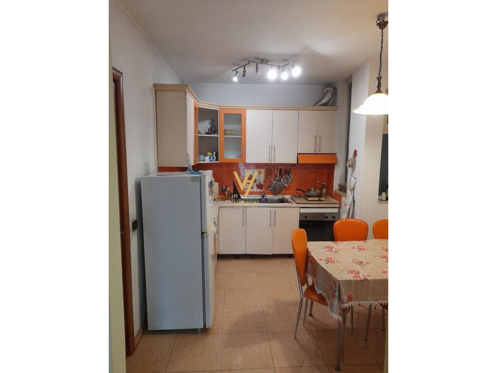 JEPET APARTAMENT 2+1 ME QERA TE MYSLYM SHYRI 800 EURO 2