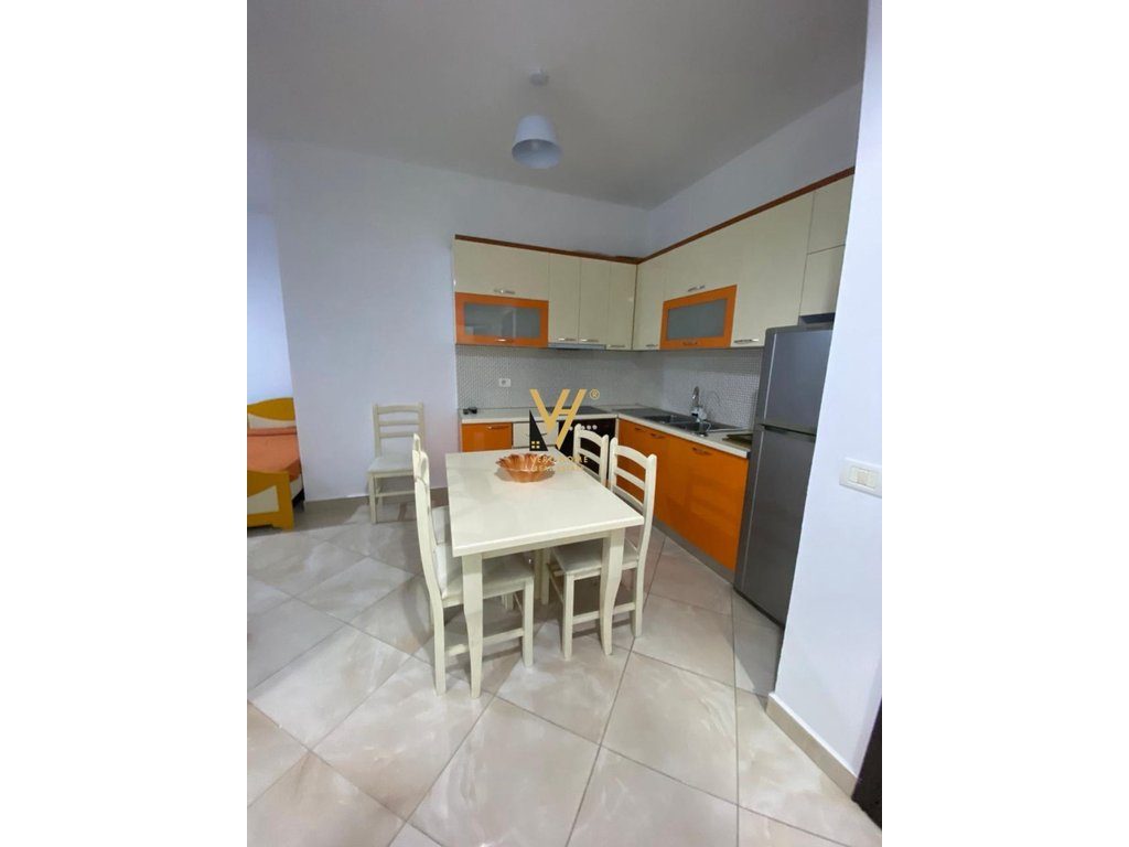JEPET APARTAMENT 1+1+BLK ME QERA NE LAPRAKE 40.000 LEKE 2