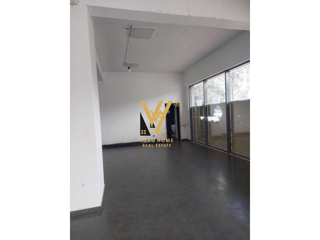 SHITET DYQAN 82 M2 TE RRUGA E DIBRES 260.000 EURO