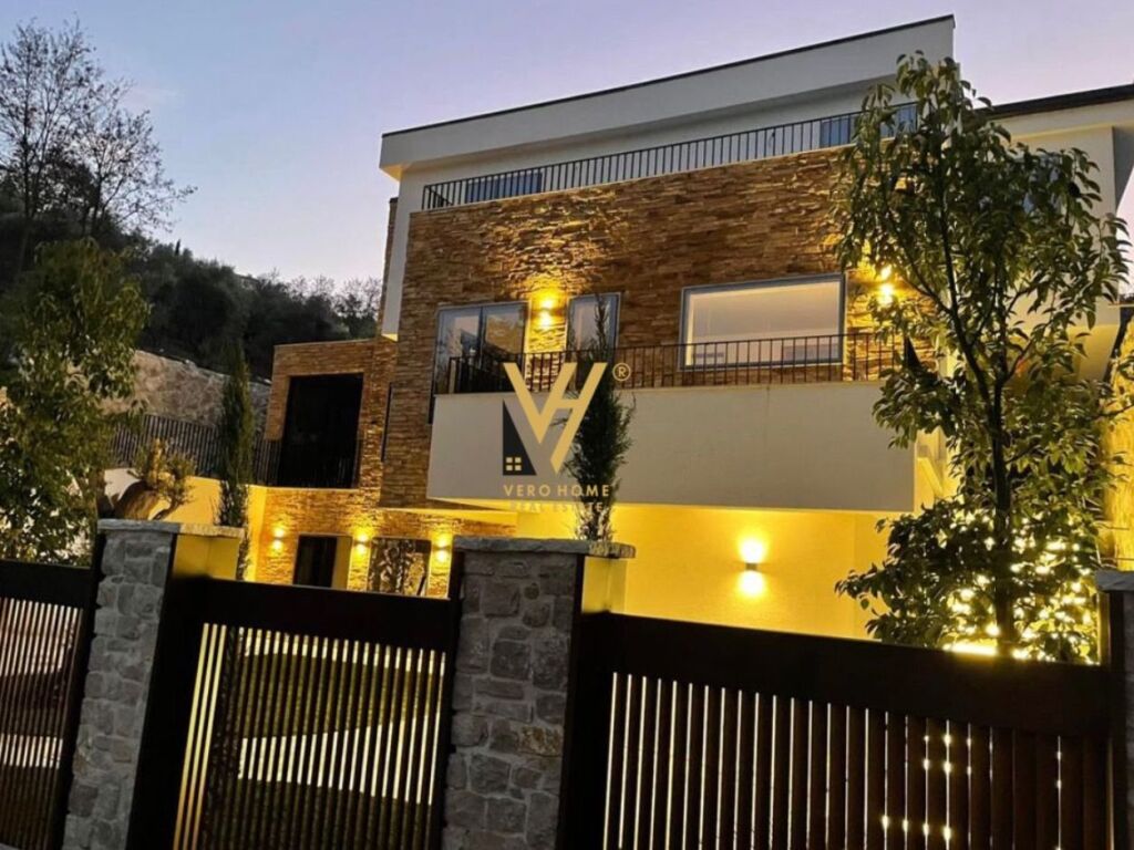 Shitet dy Vila 2 Kateshe te Tegu 400 m2
